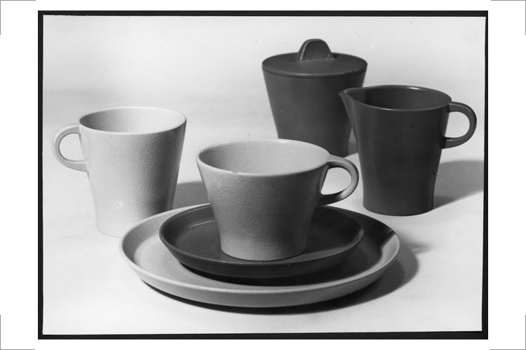 Kantner Lieselotte 9-teiliges Kaffee-Gedeck für 2 Personen, Kunststoff, 1958, Hersteller: Wilhelm Kimmel KG., Kunstharz-Erzeugnisse, Sebnitz/Bez. Dresden, Foto: Franziska Adebahr