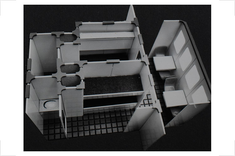 Entwicklung eines Baukastensystems für den Schiffsinnenausbau, Diplomarbeit 1966; Kabinentrakt mit Doppelstockbetten. Modell-Vorschläge für die Wohnbereiche der Mannschaft (Wände und Einrichtung). Im Auftrag des Instituts für Schiffbau Rostock sollte die Anwendbarkeit eines Baukastensystems bei der Montage von Schiffskabinen untersucht werden. Dabei waren die speziellen technologischen, brandschutztechnischen und konstruktiven Anforderungen an den Schiffsinnenausbau zu berücksichtigen. Die Studie bildete die (theoretische) Grundlage für das 1968 von der VEB Warnowwerft Warnemünde entwickelte Einrichtungssystem M 200.