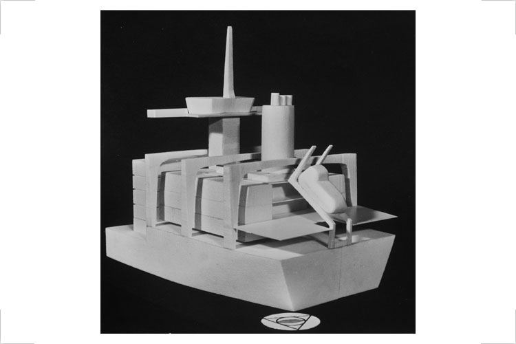 Freifallrettungsboot 1980 (geschlossenes Boot, das in Längsrichtung achtern abgeworfen wird), Modell Kunststoff, Entwurf: E. Tober, Warnowwerft, F. Wulsten, Institut für Schiffbau Auftraggeber: Schiffswerft Rechlin