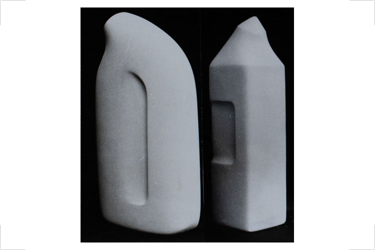 Gestaltung von Bottle-Pack-Flaschen 1976, zwei Modelle, Gips. Überarbeitung der Bottle-Pack-Flaschen von VEB Fettchemie Karl-Marx-Stadt. Auftraggeber: Amt für industrielle Formgestaltung Realisierung: Der Vorschlag für die auf einem Quader beruhende Flaschenform bildete die Grundlage für die Neugestaltung der Fit-Flasche.